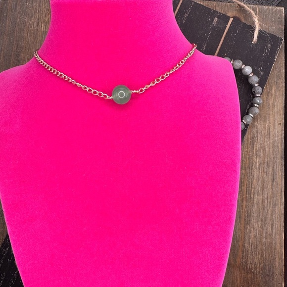 Elegant Gold Chain Necklace with sage aventurine Green Pendant - Picture 2 of 2